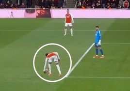 El delirante penalti perdonado en el Arsenal - Bayern por ser «un error de niños»