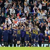 Los jugadores del Real Madrid celebran en el Etihad
