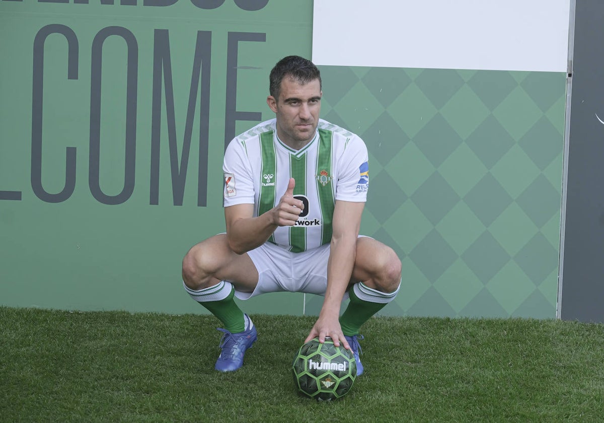 Sokratis durante su presentación como jugador del Betis