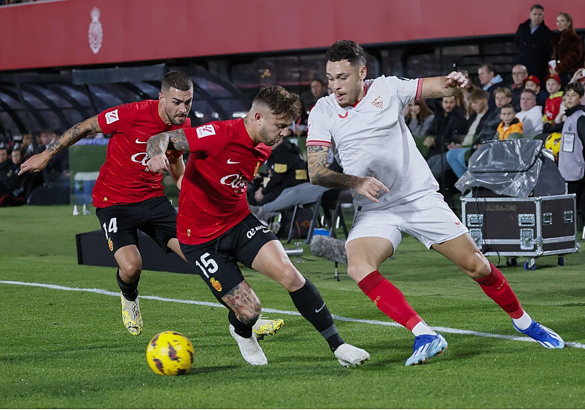 Un lance del juego del Mallorca - Sevilla de la primera vuelta en Son Moix