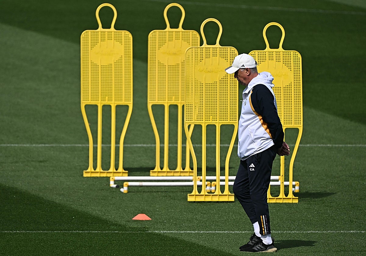 Ancelotti, durante el entrenamiento previo al clásico