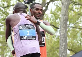 El maratón de Londres se rinde a Bekele, segundo con 41 años