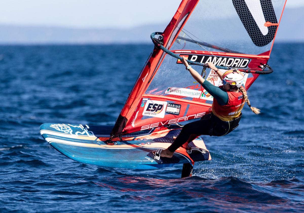 Gisela Pulido, décima en Formula Kite Femenino, firma la mejor posición española en esta jornada de la Semana de Hyeres