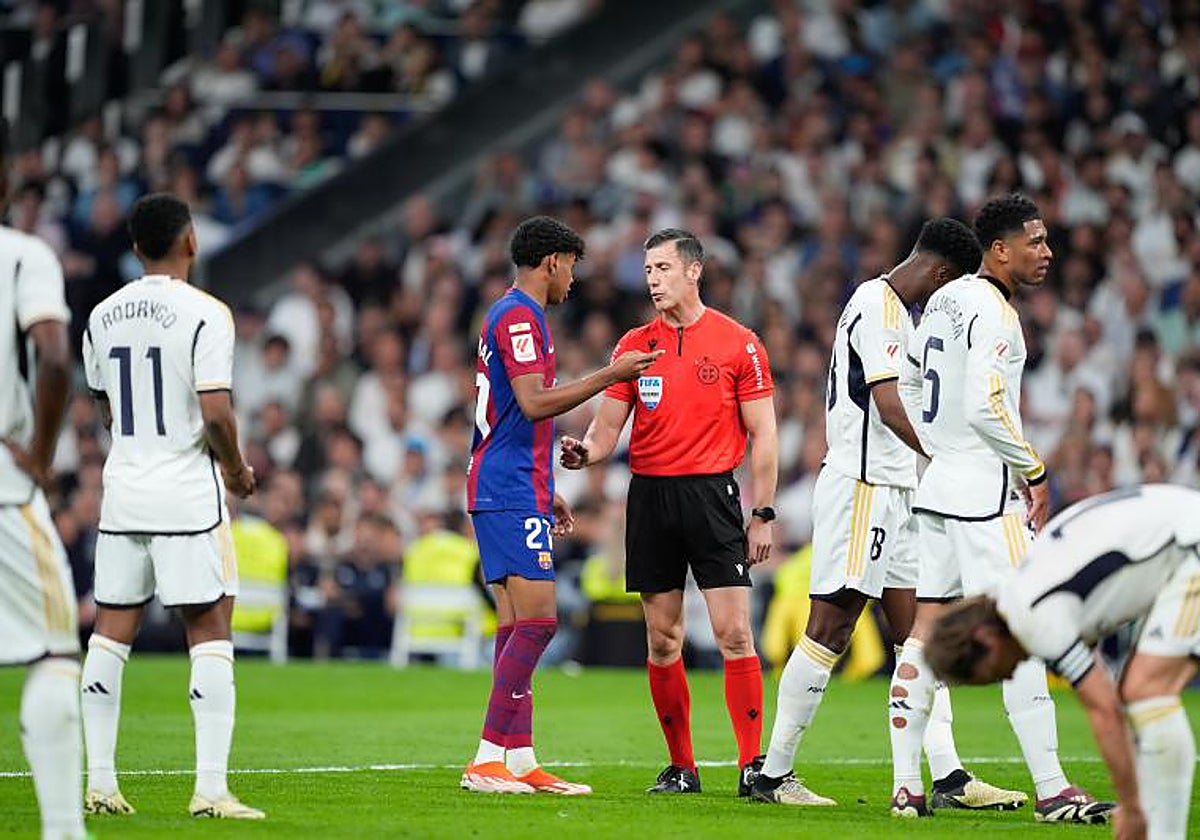 Lamine Yamal protesta a Soto Grado durante el clásico
