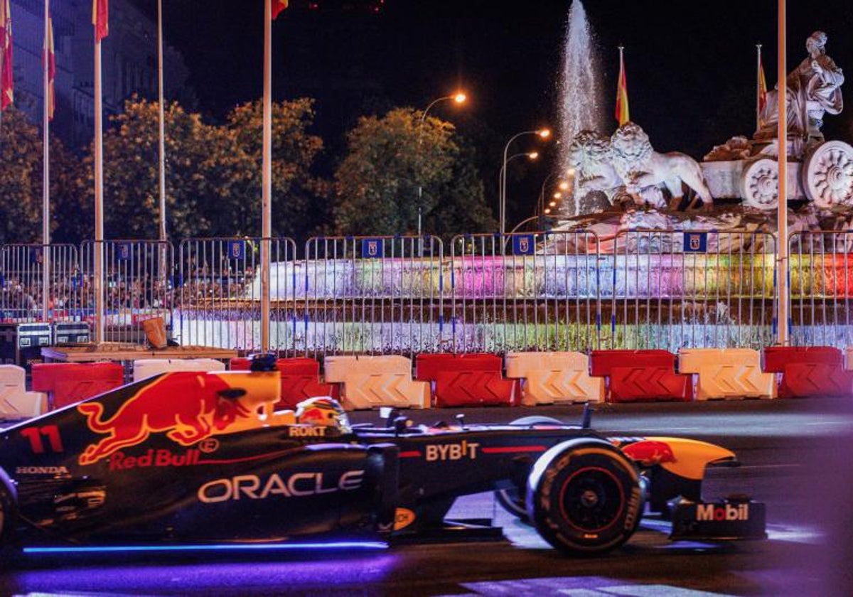 Checo Pérez, con el Red Bull en Madrid