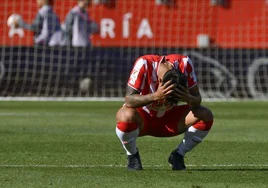 Marcos Peña, jugador del Almería, lamenta el descenso a Segunda
