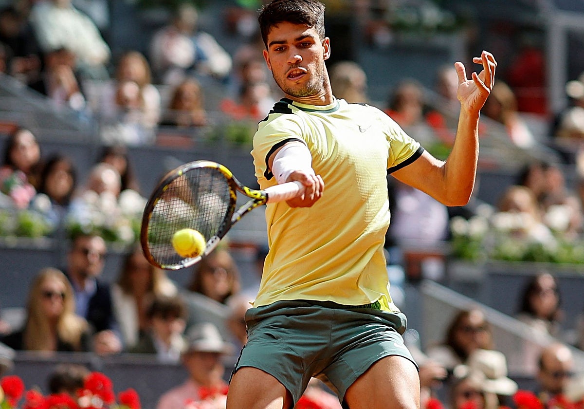 Carlos Alcaraz juega una derecha en su partido ante Seyboth Wild