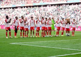 Los jugadores del Bayern, saludando a su afición el pasado sábado