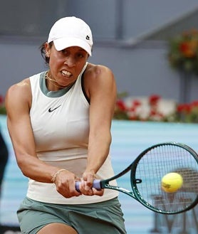 Imagen secundaria 2 - En estas líneas, a la derecha esta Madison Keys y a la izquierda Elena Rybakina en el Mutua Madrid Open. Asimismo, en la imagen de arriba se encuentra la primera del mundo por el ranking de la WTA, Iga Swiatek. 