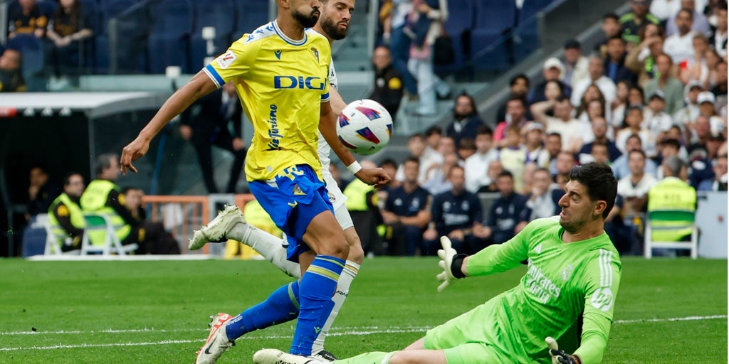 Real Madrid 3 - Cádiz 0: Courtois vuelve a lo grande y el Madrid golea ...