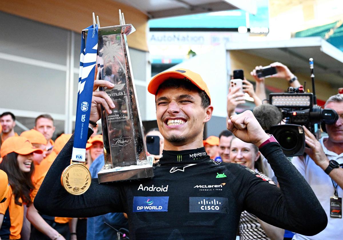 Lando Norris celebra el título