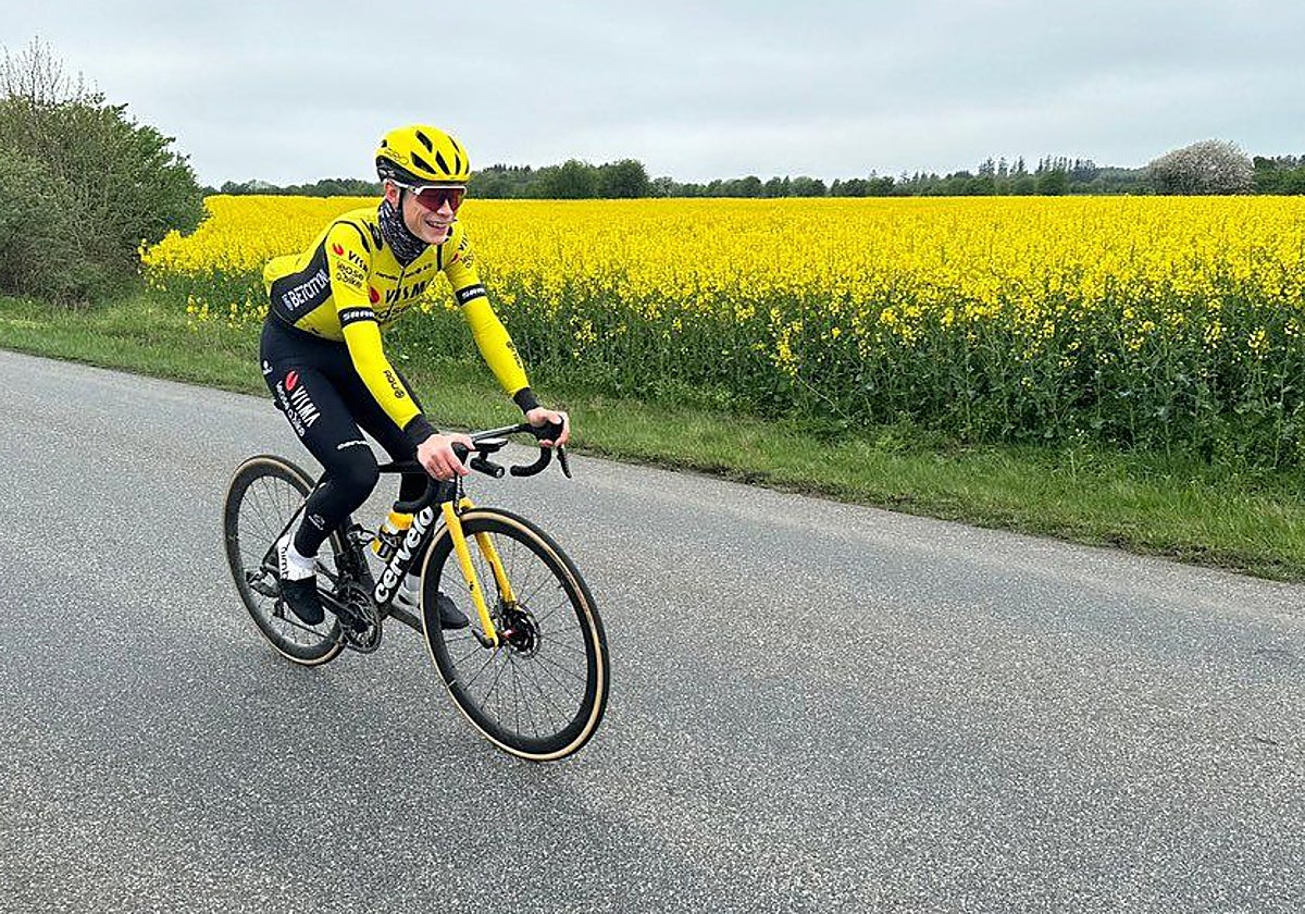 Vingegaard, de nuevo sobre la bici