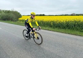 Vingegaard vuelve a subirse a la bici solo un mes después de su terrible caída en la Vuelta al País Vasco