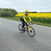 Vingegaard vuelve a subirse a la bici solo un mes después de su terrible caída en el País Vasco