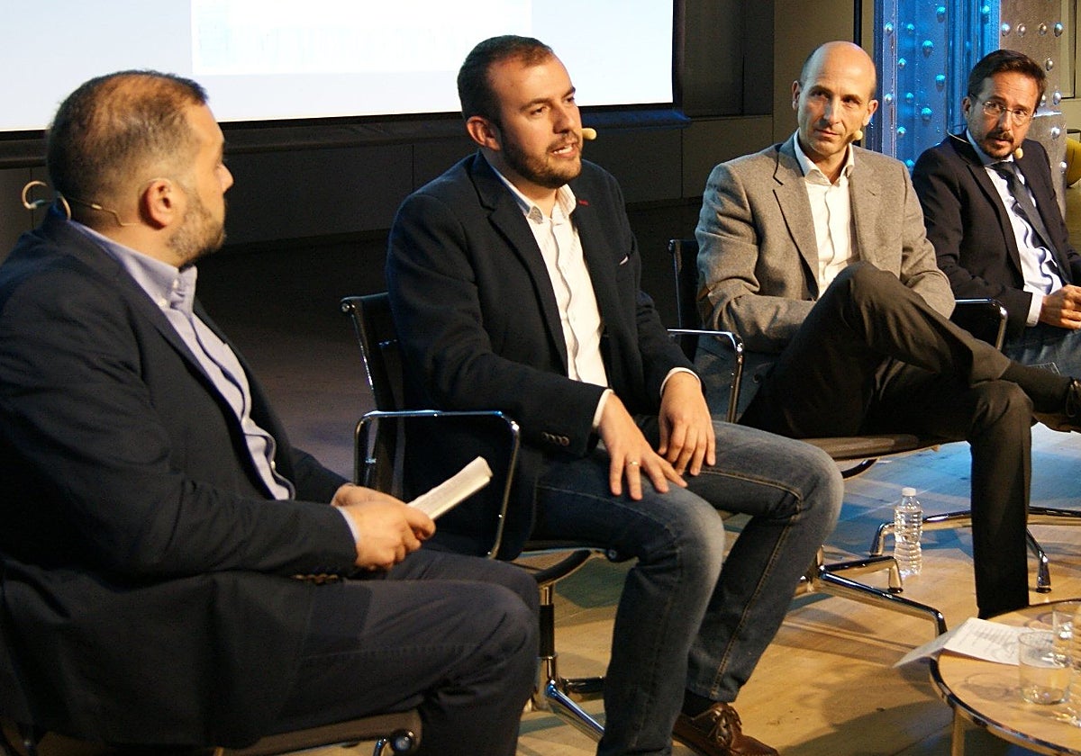 Carlos Ocaña, en el centro