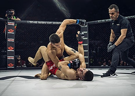 Imagen secundaria 1 - Yaman 'El Diamante' ha logrado ya varias grandes victorias en los eventos de WOW. Ahora llega el momento más esperado, su debut profesional ante miles de aficionados a las MMA.