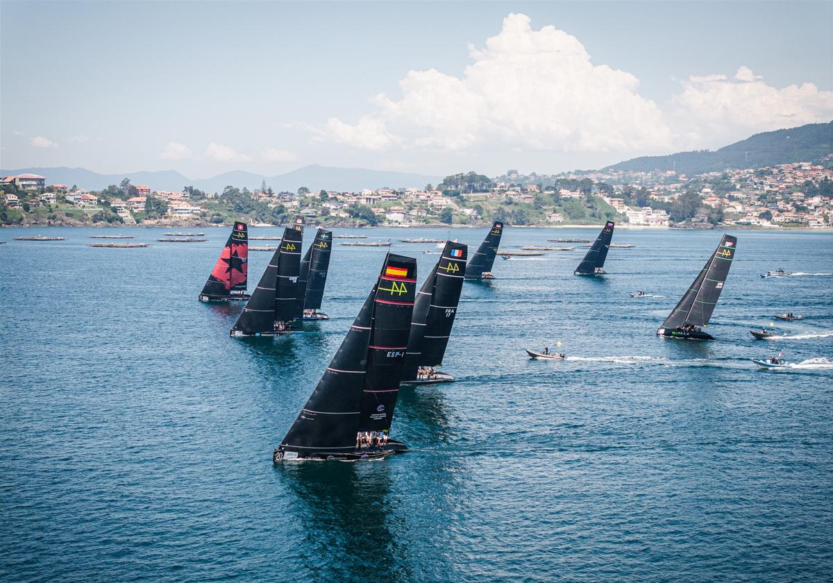 «Charisma» toma ventaja en los RC 44 de Bayona
