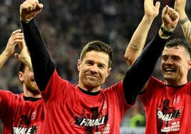 Xabi Alonso celebra el pase a la final de la Europa League