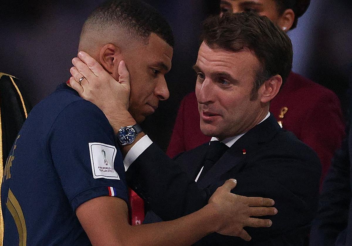 El futbolista Mbappé junto al presidente de Francia en el pasado mundial