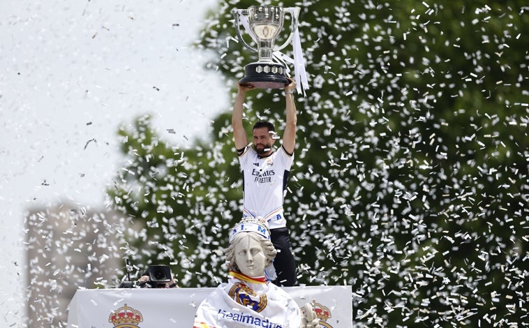 Imagen principal - Domingo de fiesta para el madridismo y un mensaje global: «¡A por la 15!»