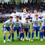 Los jugadores del Amorebieta saltan al campo con camisetas de apoyo a Félix Garreta