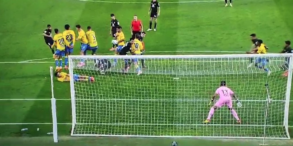 El Betis reclamó un penalti a Alex Suárez
