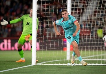 Fermín López celebra el primero de sus dos goles frente al Almería
