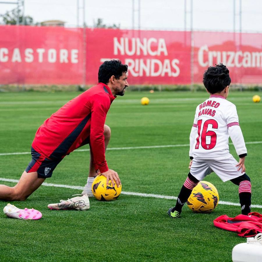 Algunas imágenes de Jesús Navas como futbolista del Sevilla en sus dos etapas, tras su periplo en la Premier