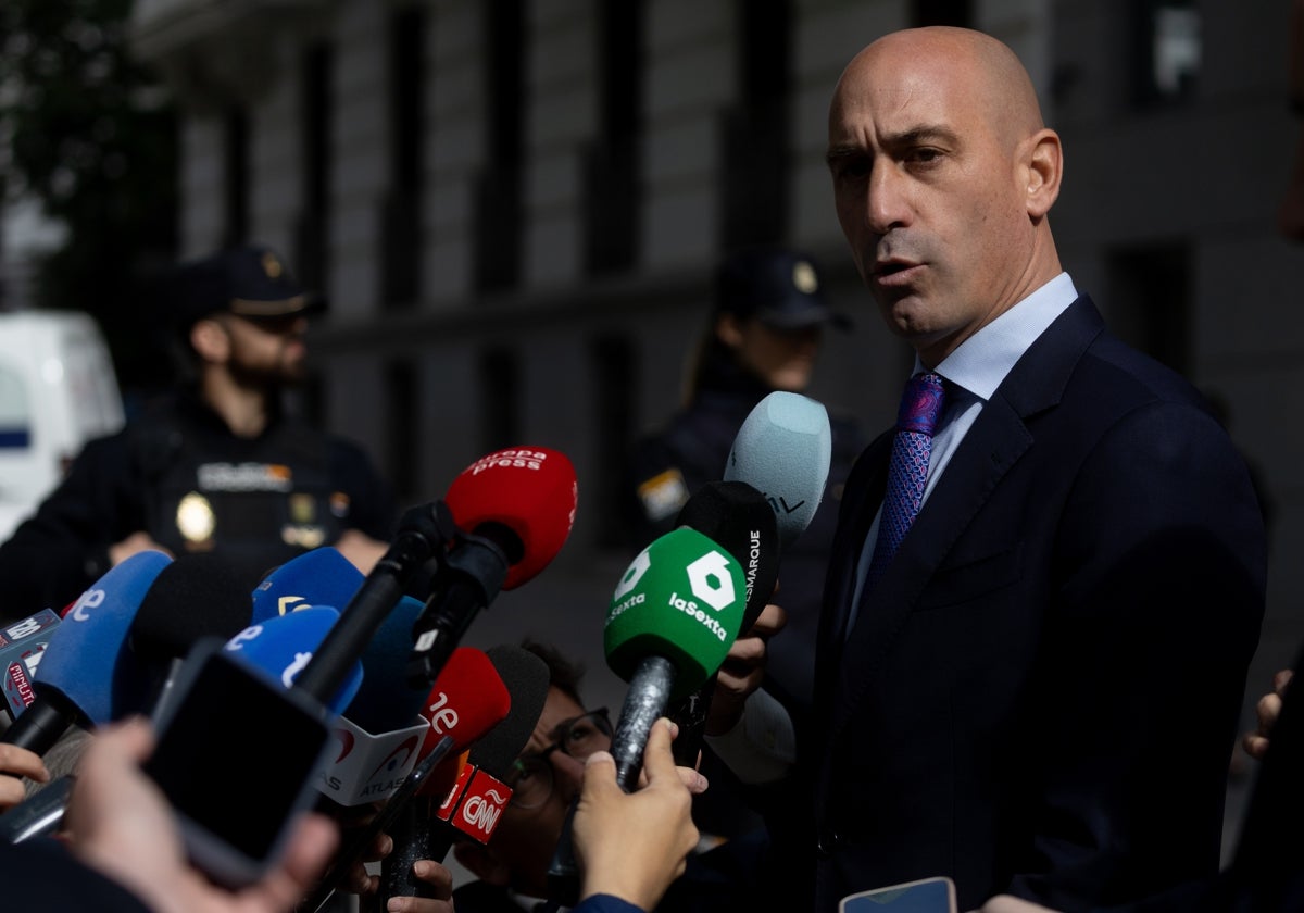 Rubiales, este viernes a su salida de la Audiencia Nacional