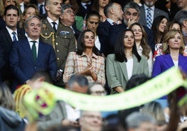 Las aficiones del Barcelona y de la Real Sociedad pitan el himno de España antes de la final de la Copa de la Reina