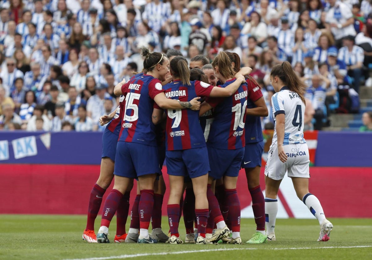 Las jugadoras del Barcelona celebran uno de los goles