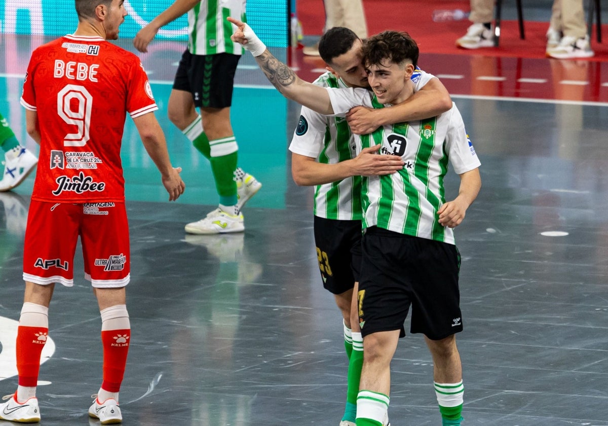 Carrasco celebra su gol en la final