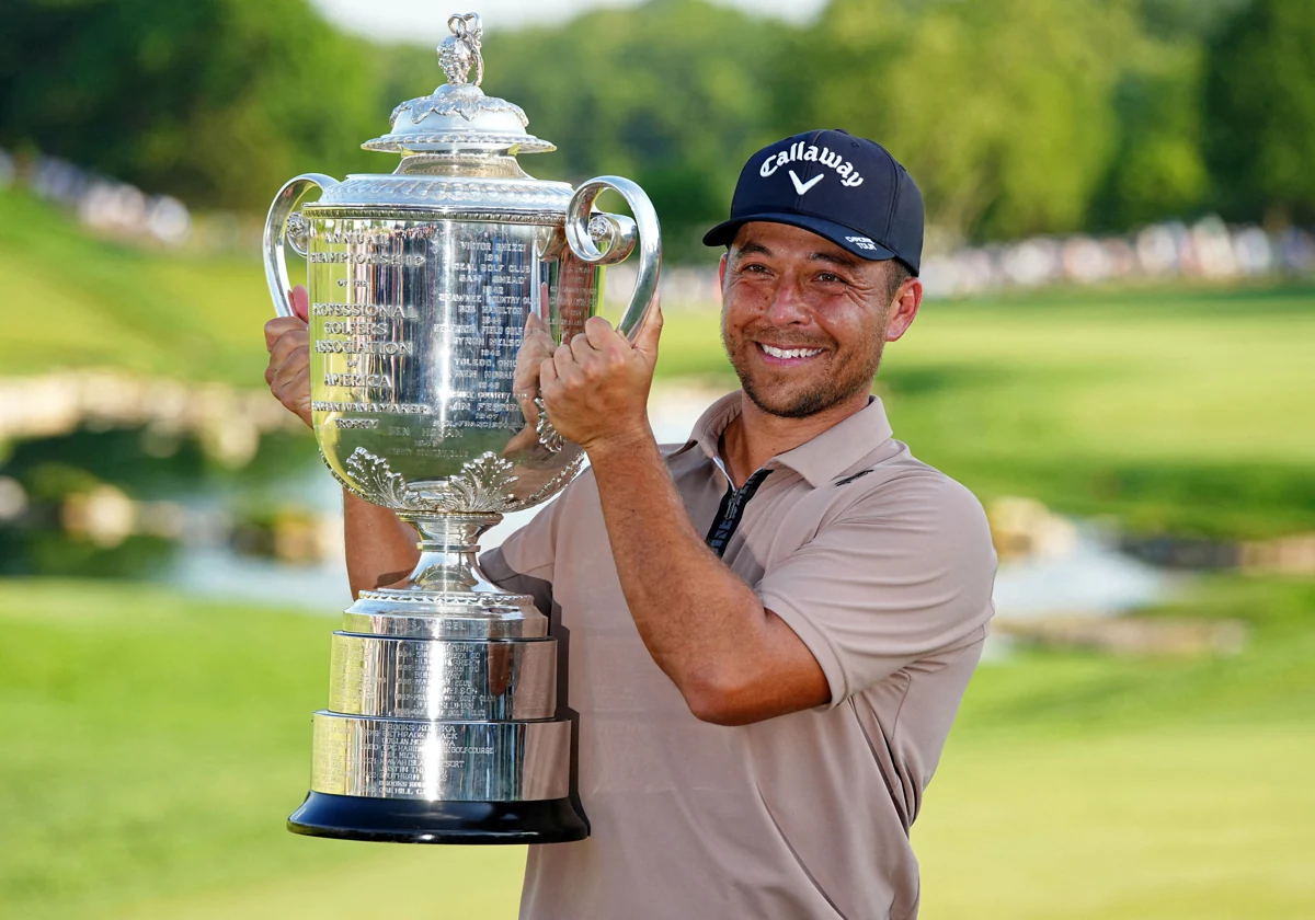 Schauffele, con el trofeo de campeón