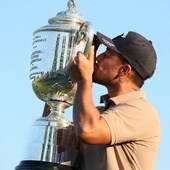 Xander Schauffele celebra su triunfo en el PGA Championship en el Valhalla Golf Club de Louisville, Kentucky