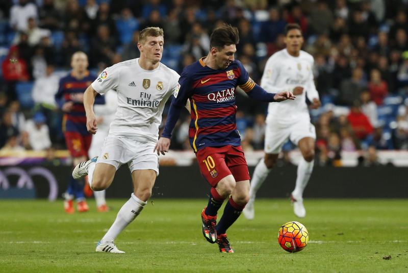 Kroos y Messi en un 'Clásico' disputado en 2015