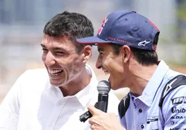 Aleix bromea con Marc Márquez durante la presentación del GP de Cataluña