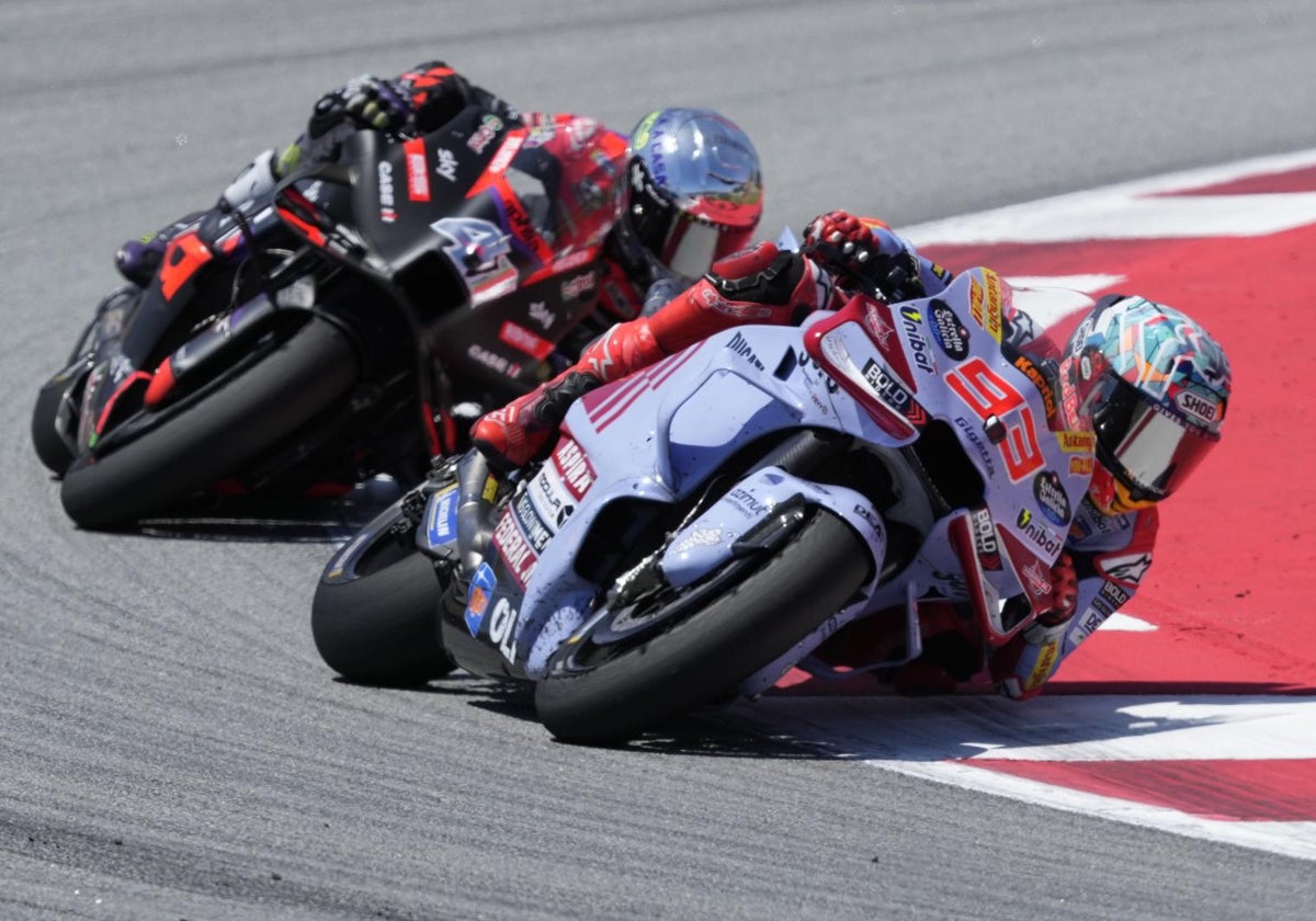 Aleix Espargaró y Marc Márquez pelean por el podio en Montmeló