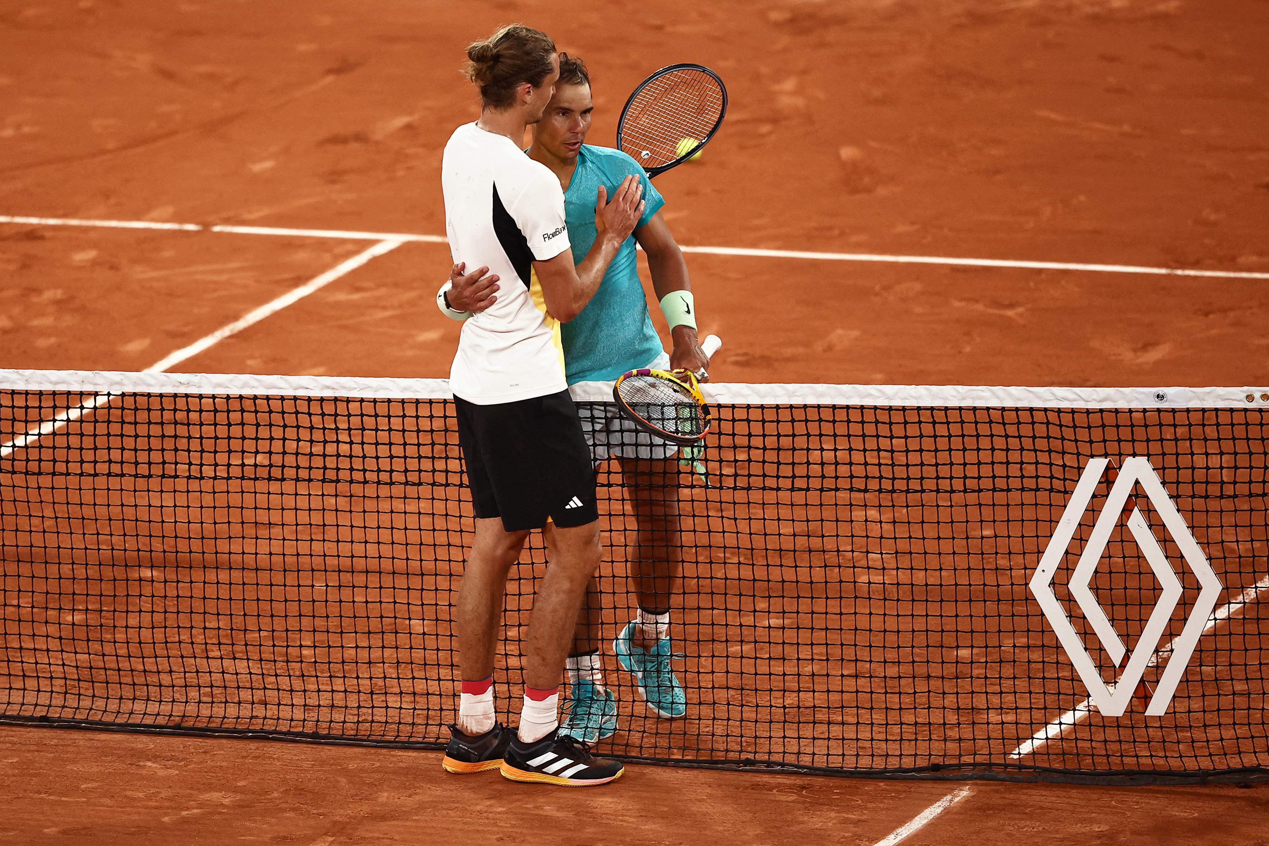 Saludo entre Nadal y Zverev tras el partido