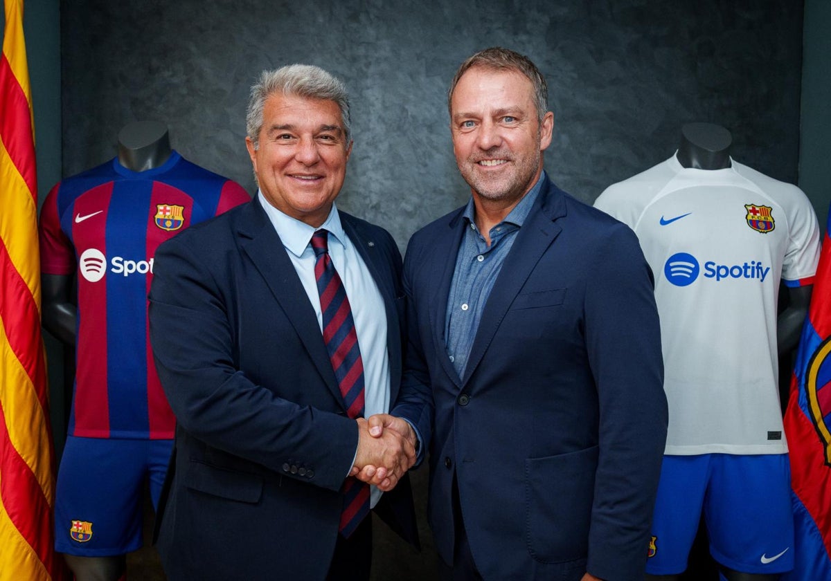 Joan Laporta junto a Hansi Flick, nuevo entrenador del Barcelona