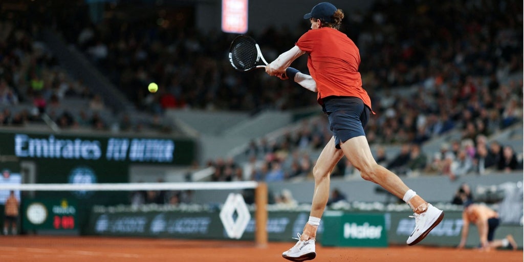 Sinner leerá la vaguada italiana y clasificará para octavos sin desperdiciar