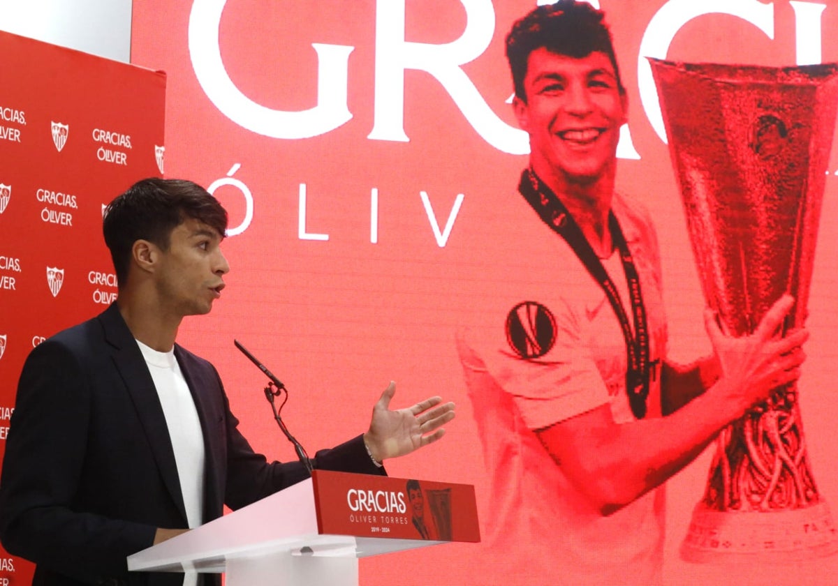 Óliver Torres se dirige al sevillismo por última vez en su despedida en Nervión