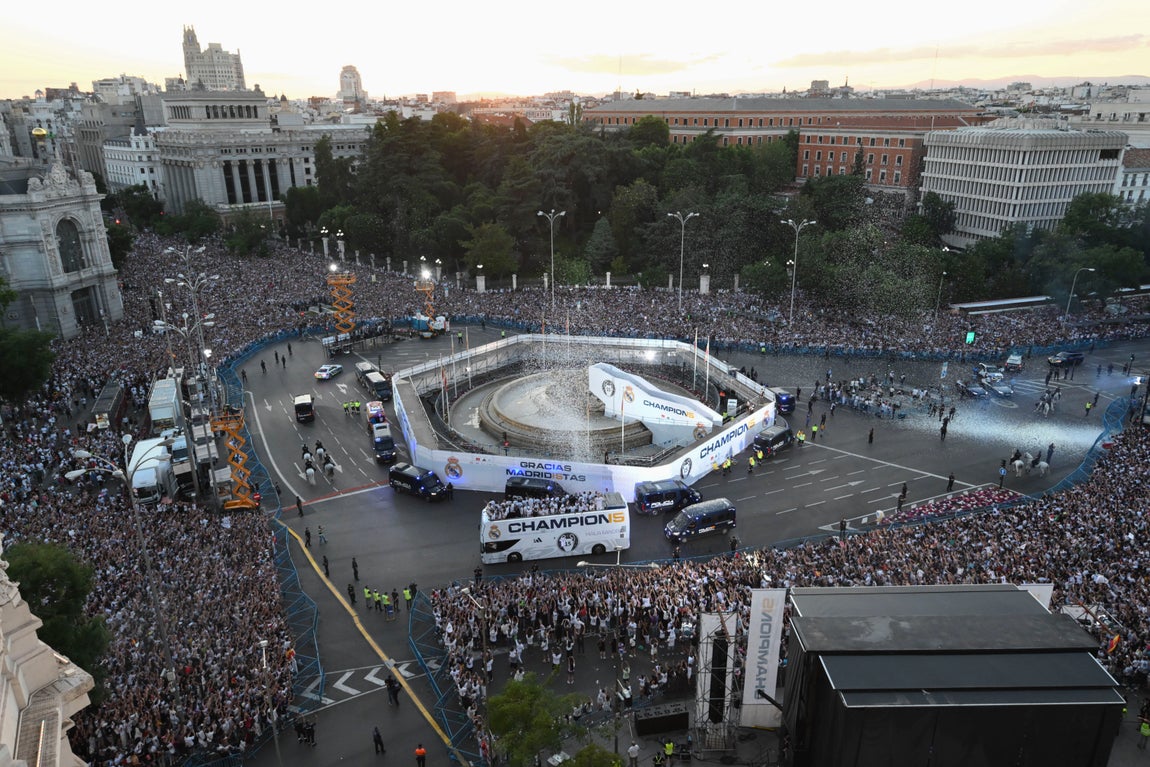 La afición, llenando la plaza de Cibeles