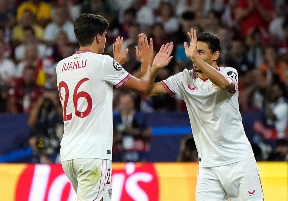 Navas choca con Juanlu en el debut del quinteño en la UEFA Champions League