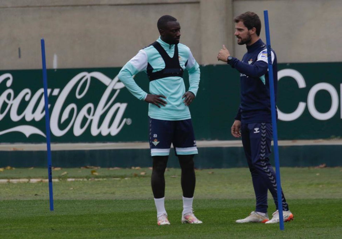 Sabaly, durante un entrenamiento del Betis