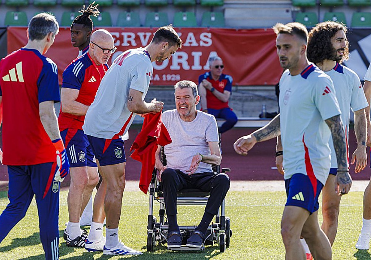 Juan Carlos Unzué, con los jugadores de la selección
