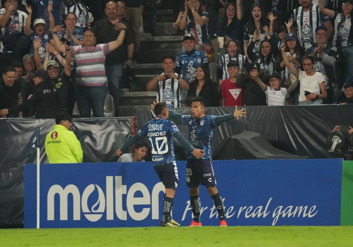 Erick Sánchez celebrando el gol de la final de la Copa de Campeones de la CONCACAF