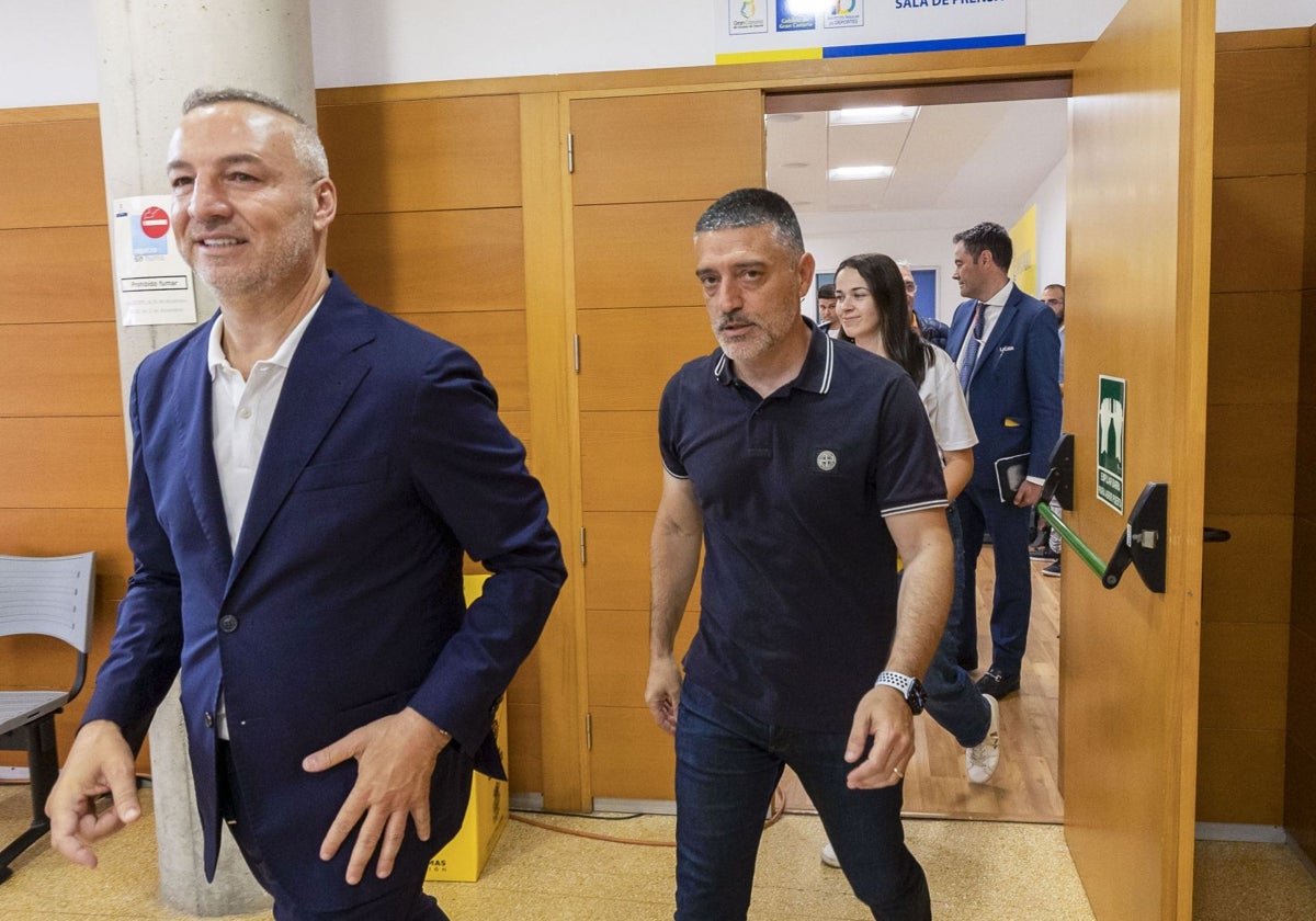 Miguel Ángel Ramírez y Xavi García Pimienta, en la sala de prensa del Estadio Gran Canaria