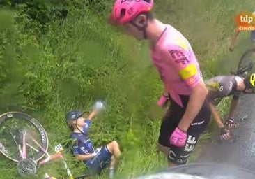 Masiva caída en el Dauphiné: Evenepoel, Roglic y Ayuso, entre los afectados