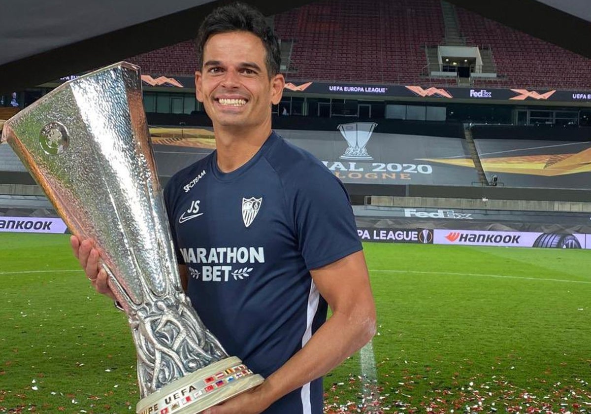 Silva, con la Europa League levantada en Colonia en 2020