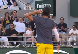 La brutal dejada de Alcaraz que puso en pie a la Philippe Chatrier